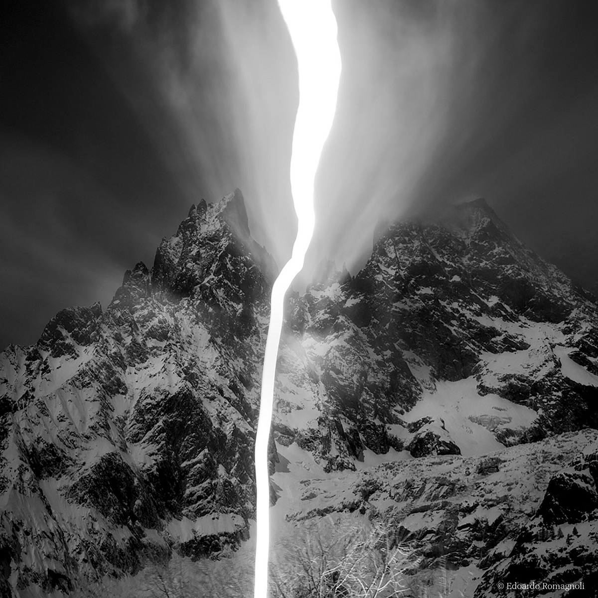 Edoardo Romagnoli, Luna_3769_Monte Bianco, 2020, stampa su Carta Hanehmuele Fine Art Pearl 285 gr con plexiglass, cm 70x70