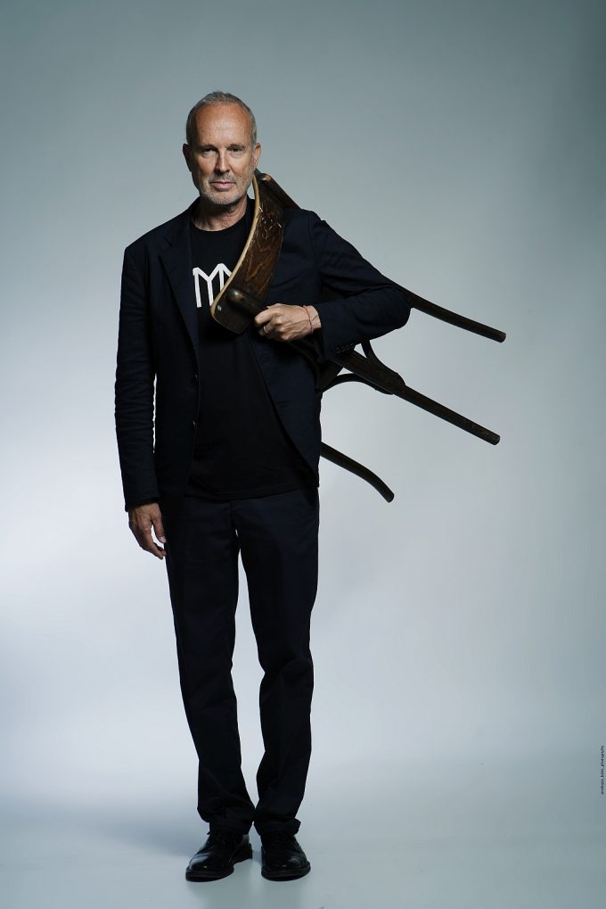 Erwin Wurm Photo credit Nebojša Babic